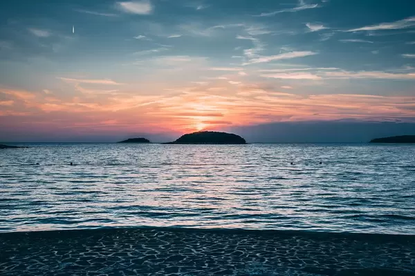 Croatia, Vrsar, Sunset over sea