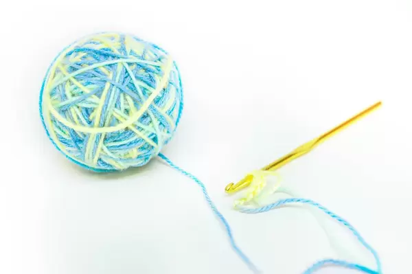 Crochet needle with yarn ball