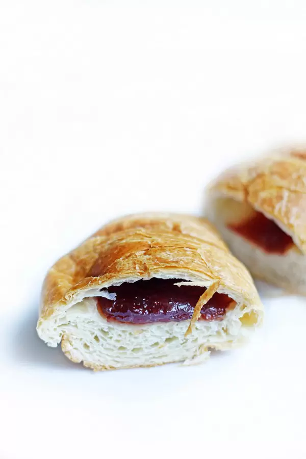 Croissant mit Marmelade