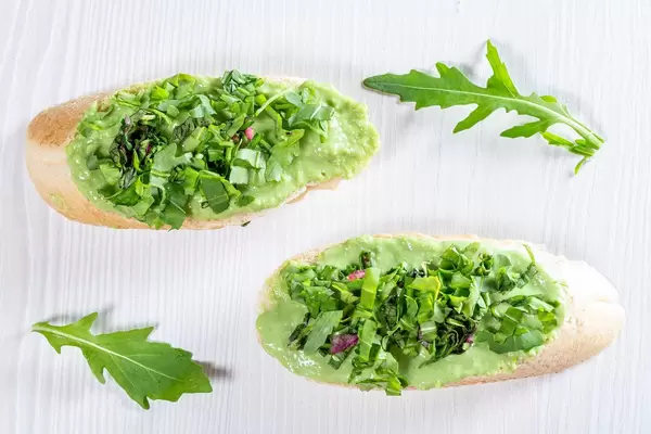 Croutons with avocado guacamole with arugula leaves (Flip 2019)