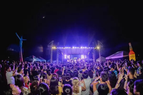 Crowd watching the Ben & Ben band performing at Day Dream Festival, Bacolod City