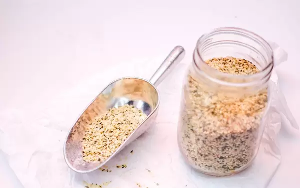 Crunchy breakfast with hemp seeds and nutrition benefits