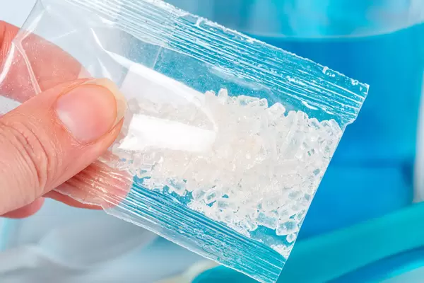 Crystals of sodium thiosulfate, the substance is used for degassing chlorine and as an antidote for poisoning with heavy metals and cyanides