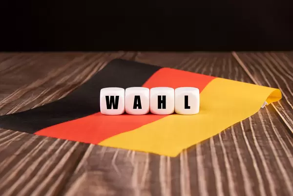 Cubes with Wahl text on German flag