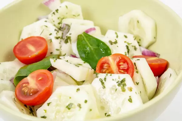 Cucumber and Tomato salad with Baby Spinach (Flip 2019)