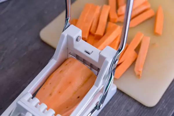 Culina Pommesschneider - Geladen mit einer Süßkartoffel