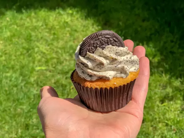 Cupcake mit Doppelkeks von Oreo