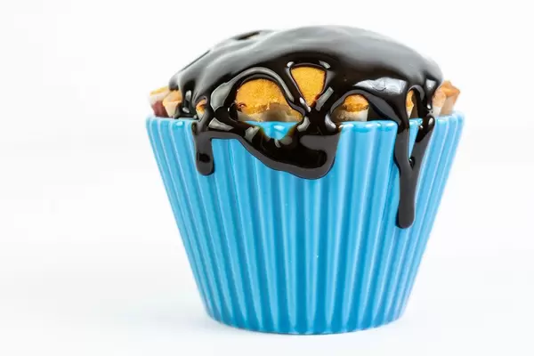 Cupcake Muffins with Vanilla and Chocolate Cream