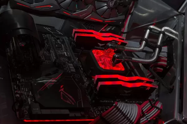 Custom PC von Mike Petereyns auf der Gamescom