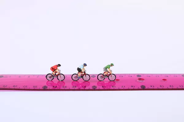 Cyclists on a measure tape
