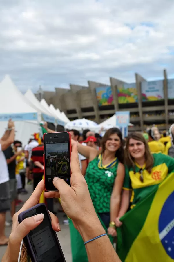 Dabei sein ist alles, Fotos dürfen aber nicht fehlen - Fußball-WM 2014, Brasilien