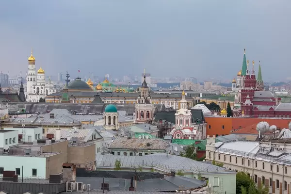 Dächer der Gebäude am Roten Platz und im Moskauer Kreml