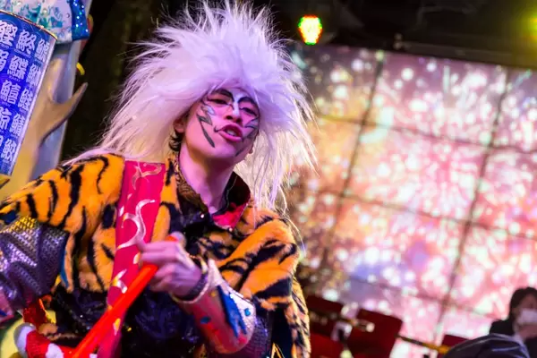Darsteller im Robot Restaurant Tokio
