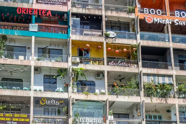 Das bekannte Café Apartment in der Nguyen Hue Walking Steet in Ho Chi Minh City (Saigon) Vietnam