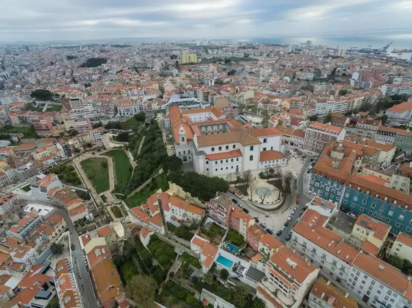 Das Stadtteil Alfama aus der Vogelperspektive in Lissabon, Portugal