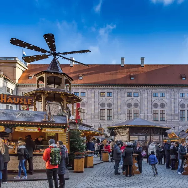 Das Weihnachtsdorf im Kaiserhof der Residenz in München