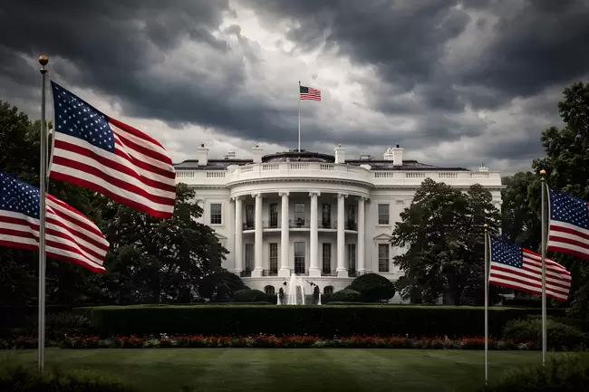 Das Weiße Haus in Washington D.C. unter dramatischem Himmel