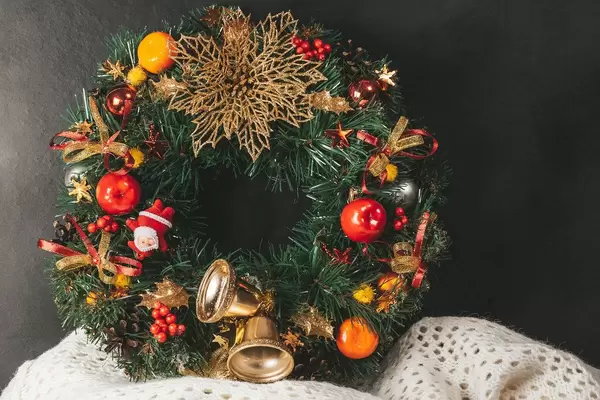 Decorated wreath for winter holidays (Flip 2019)