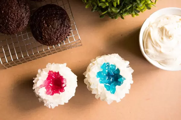 Decorating chocolate cupcakes