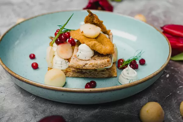 Deep Fried Shrimp Dish With Apple Balls And Homemade Bread
