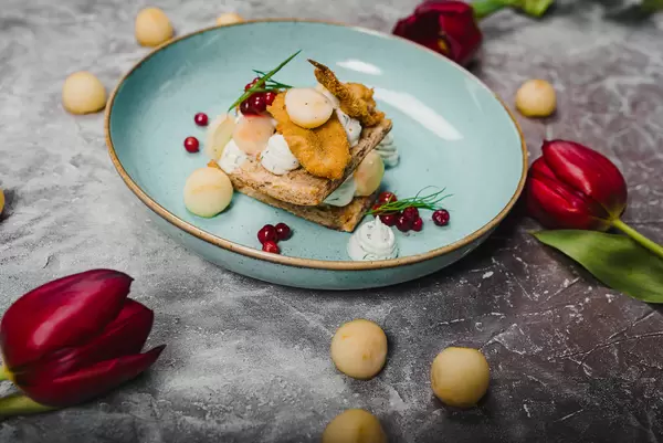 Deep Fried Shrimp Dush With Apple Balls, Mayo And Bread