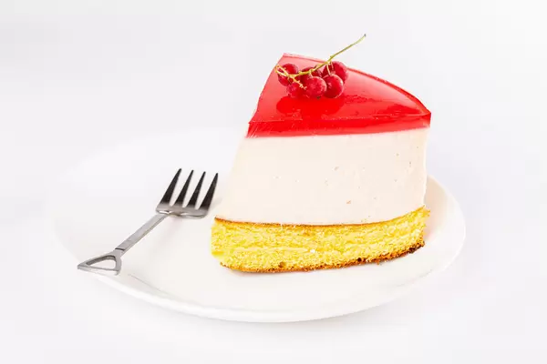 Delicious cheesecake with sponge cake and raspberry jelly