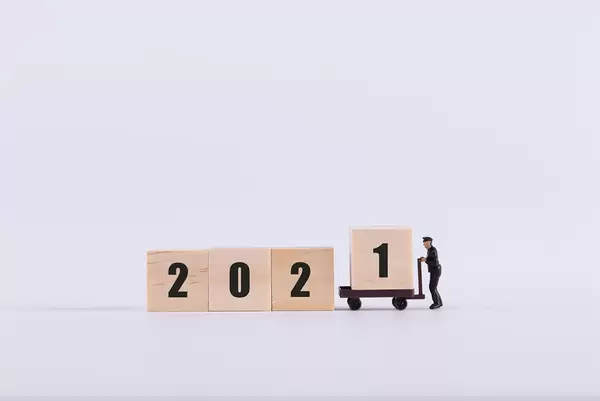 Delivery man adding 1 to 2021 text