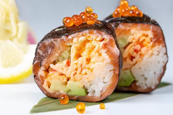 Deluxe roll with snow crab and salmon (Flip 2019)