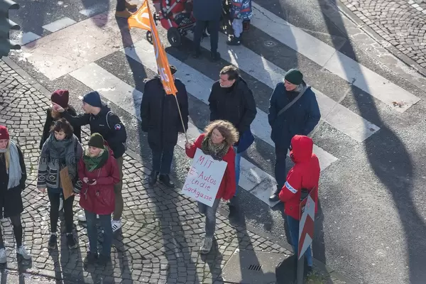 Demonstranten von Fridays for Future "mit E-Autos in die Sackgasse"
