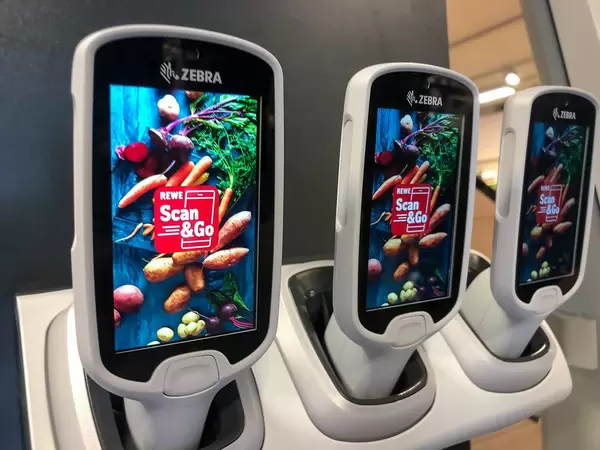 Den Einkauf bei Rewe mit dem Handy scannen: Scan&Go Technologie im deutschen Supermarkt