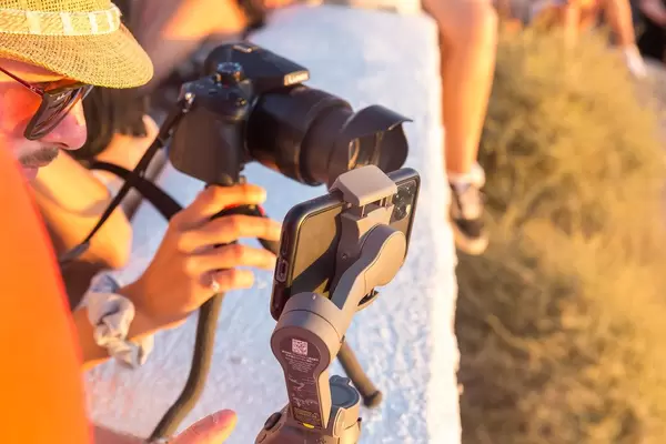 Den Sonnenuntergang auf Santorin fotografieren: mit Smartphone oder Spiegelreflex