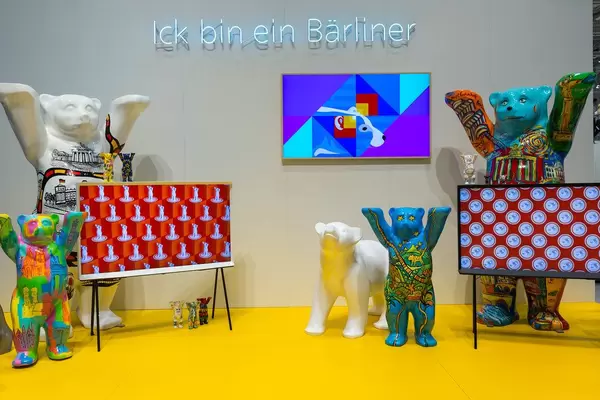 Der Berliner Bär als Wahrzeichen, mit dem Wortspiel: "Ick bin ein Bärliner"