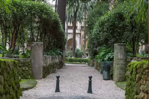 Der Eingang des Giardino di Palazzo Venezia