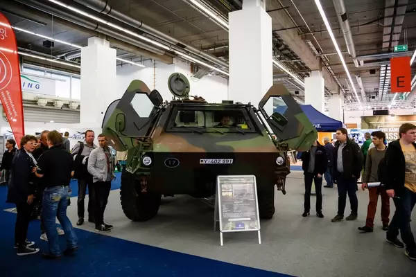 Der geschützte Transportpanzer FUCHS für den vielseitigen Einsatz bei der IAA 2017