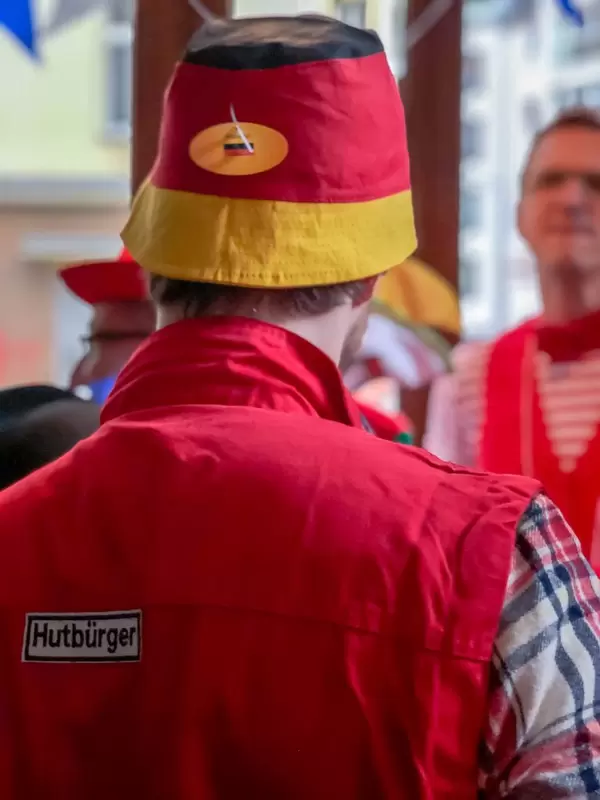 Der Hutbürger - Ein mann als Hutbürger verkleidet