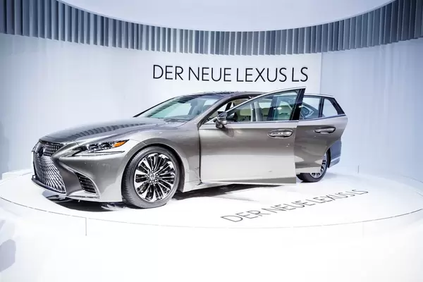 Der neue Lexus LS 500 bei der IAA 2017 in Frankfurt am Main