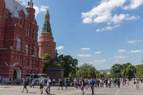 Der rote Platz mit vielen Touristen