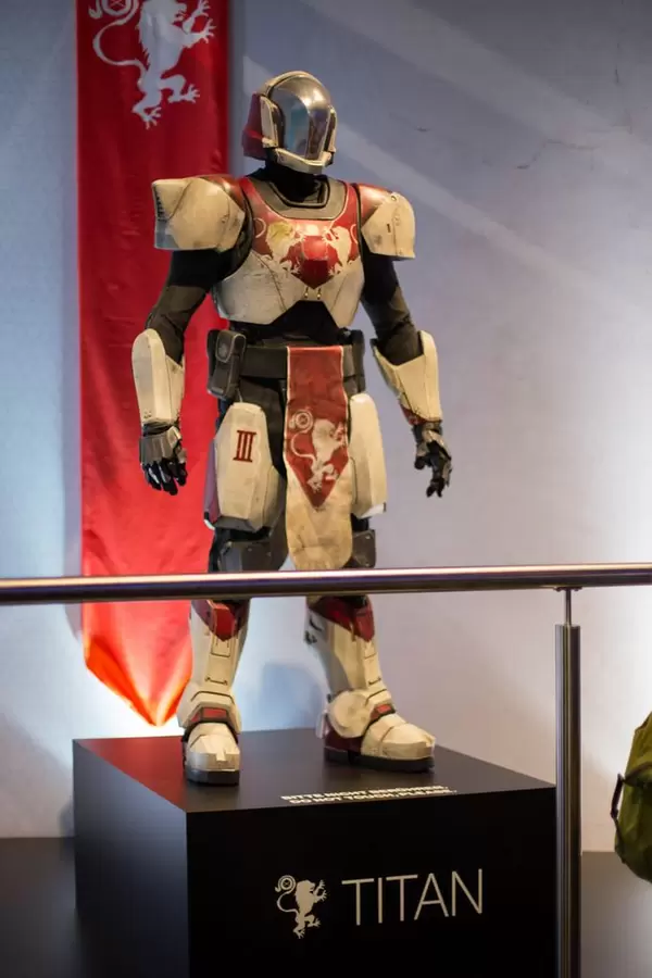 Destiny 2 Cosplay Outfits Titan bei der Gamescom 2017