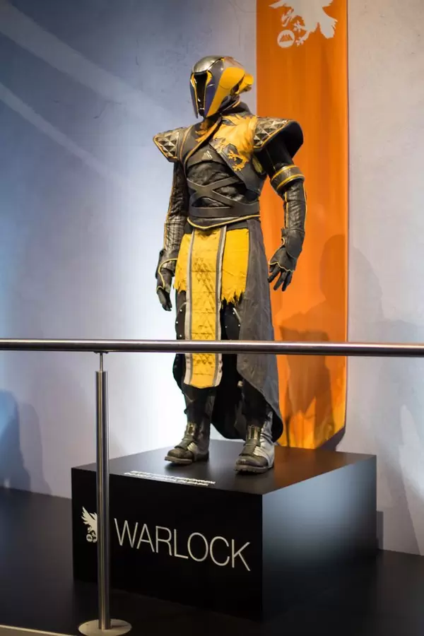 Destiny 2 Cosplay Outfits Warlock bei der Gamescom 2017