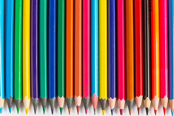 Detailed view of colored pencils in a row (Flip 2019)
