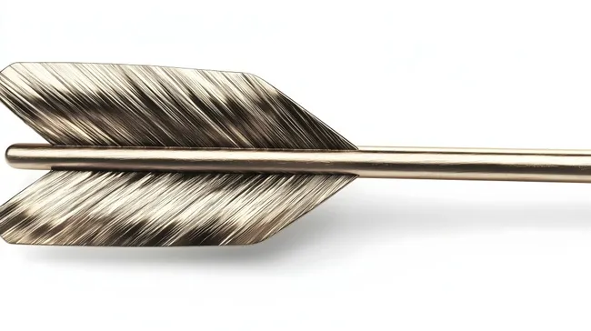 Detaillierter goldener Pfeil mit Federn