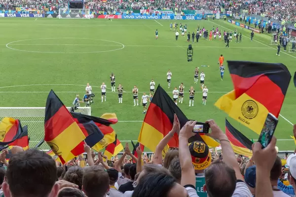 Deutsche Nationalflaggen beim WM-Fußballspiel