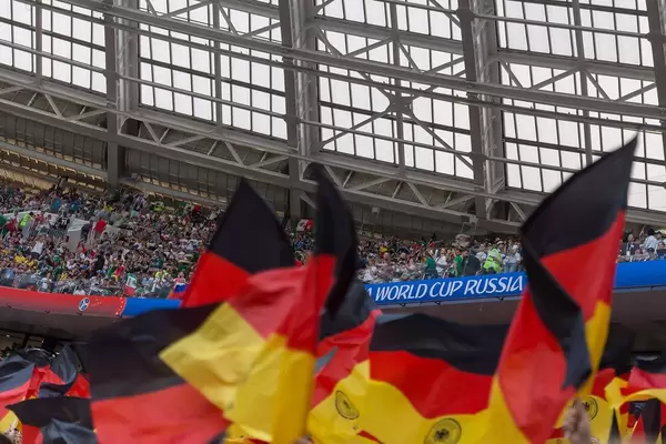 Deutsche Flaggen im Luschniki-Stadion