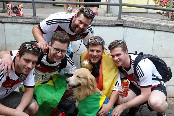 Deutsche Fußball-Fan posieren für ein Foto - Fußball-WM 2014, Brasilien