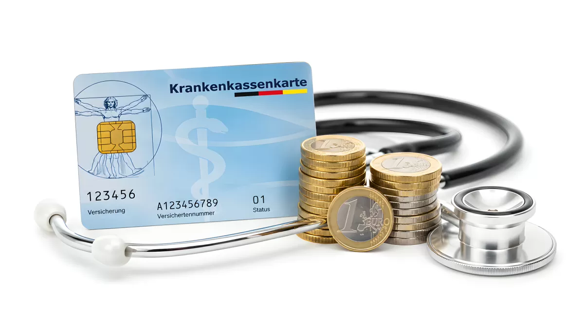 Deutsche Krankenkassenkarte mit Euro-Münzen und Stethoskop