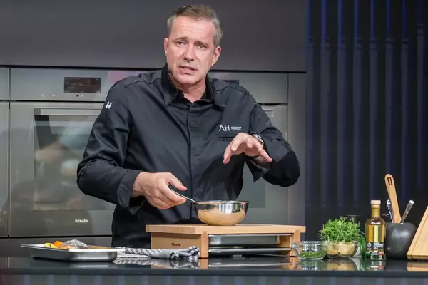 Deutscher Fernsehkoch Alexander Herrmann bei der Miele-Produktvorstellung auf der IFA