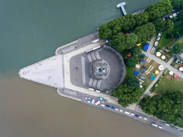 Deutsches Eck mit dem Mahnmal der Deutschen Einheit und die Bierbörse aus der Vogelperspektive