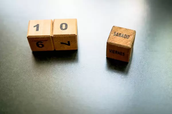 Dice reading SATURDAY 10