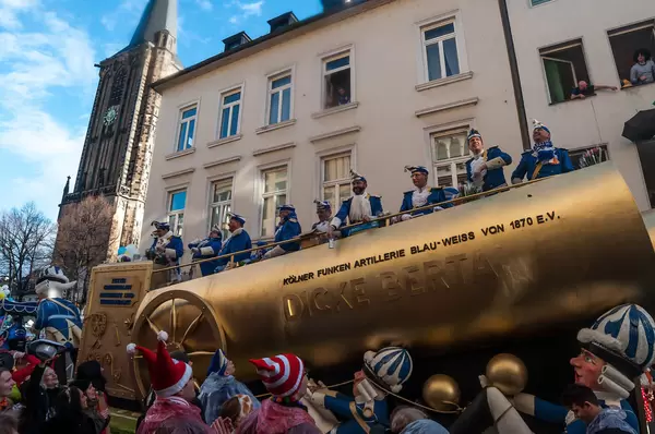 Dicke Berta der Blauen Funken (Kölner Funken Artillerie Blau-Weiss von 1870 e. V.)