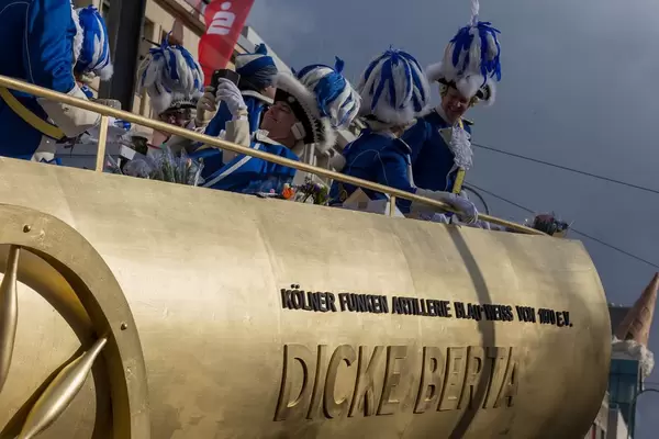 Dicke Berta der Funken Artillerie Blau-Weiß - Kölner Karneval 2018